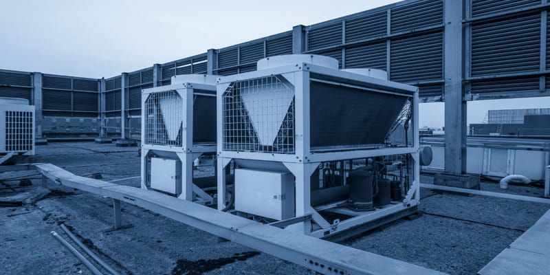 Energy-efficient air-cooled chillers on a roof